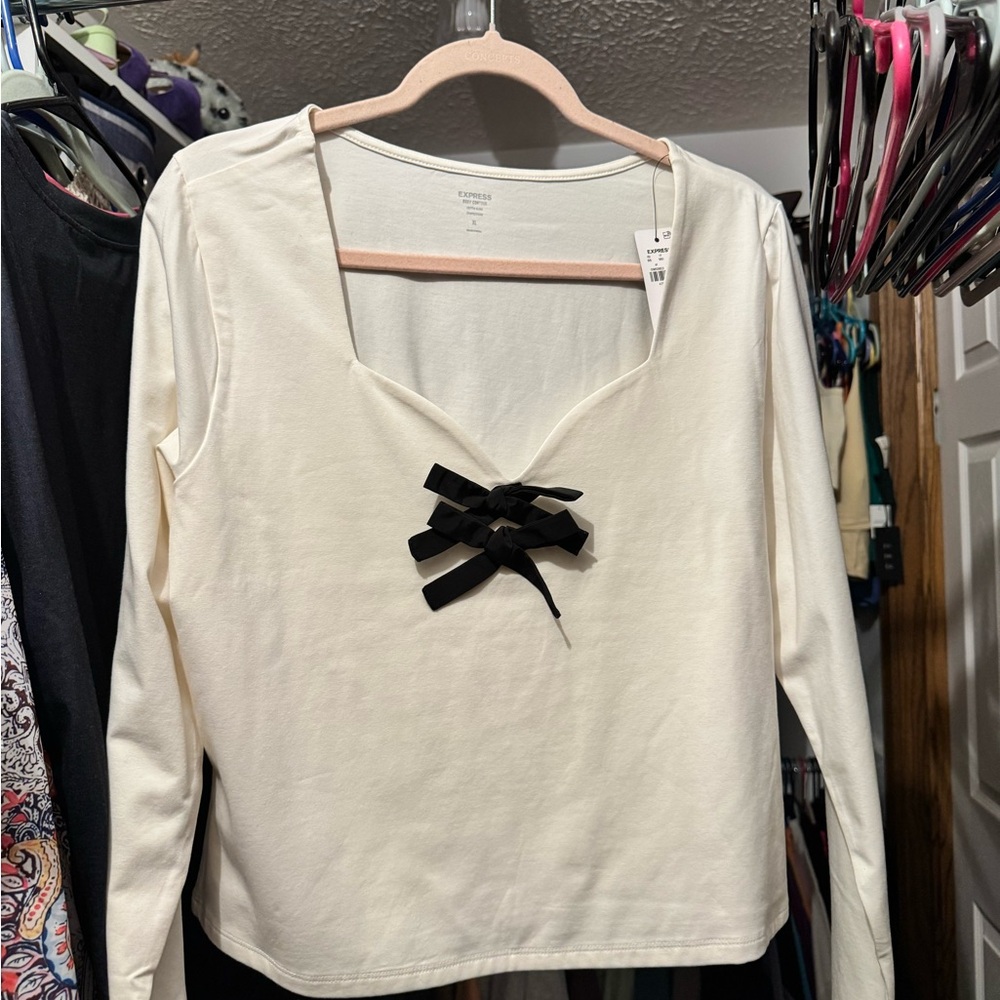 Express Bow V neck